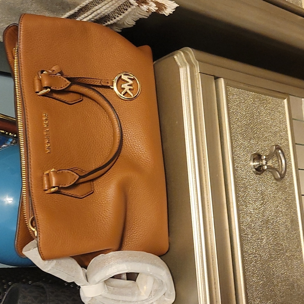 MICHAEL KORS PURSE - Picture 1 of 11